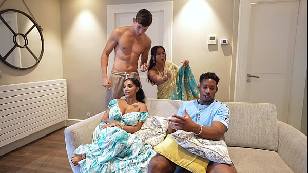 HERMANASTRAS INDIAS COMPARTEN A SUS MARIDOS Y HACEN UN CARTETO INTERRACIAL- MIA Z – YASMINA KHAN